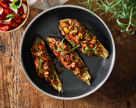 Rezept für gefüllte Auberginen mit Quinoa und Tomatensalat