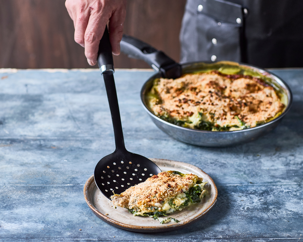 Rezept für Spinatlasagne mit Mozzarella und Pinienkernen