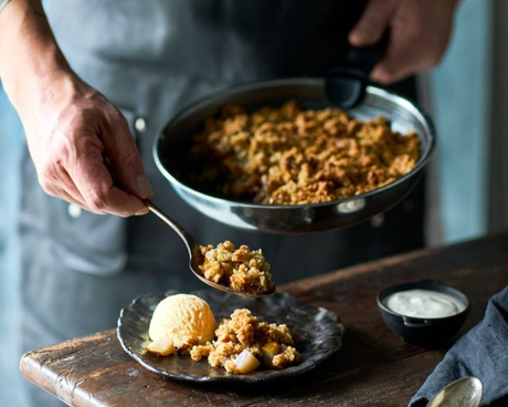 Birnen-Crumble mit Walnüssen