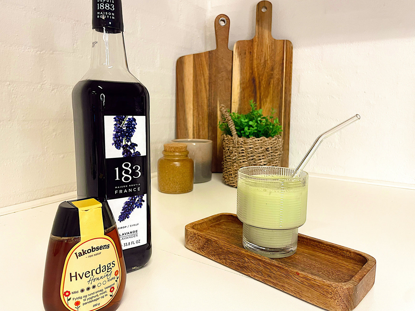 Lavender Honey Iced Matcha – Poetisch, floral & verführerisch