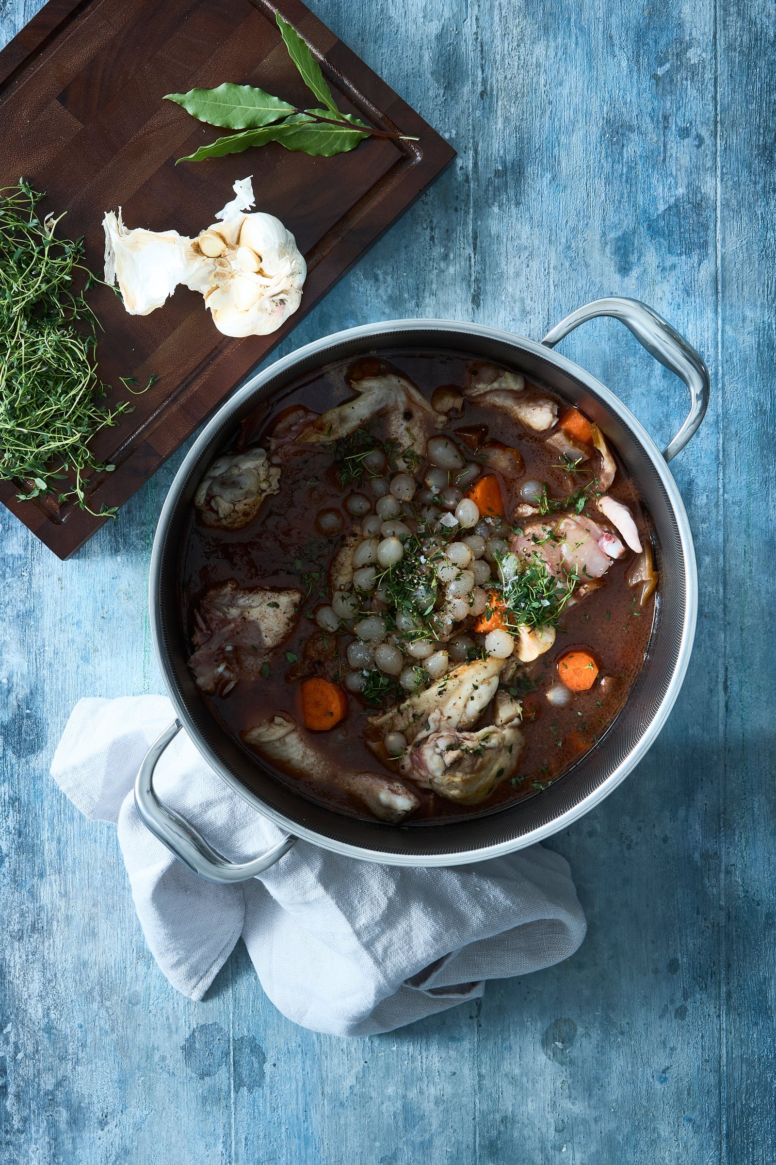 Rezept für Coq au vin – klassisches französisches Hähnchenschmorgericht mit Rotwein