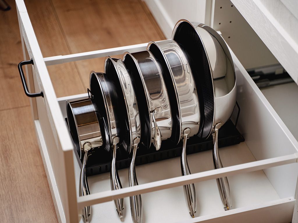 PULL-OUT PAN ORGANIZER – ONYXCOOKWARE DE