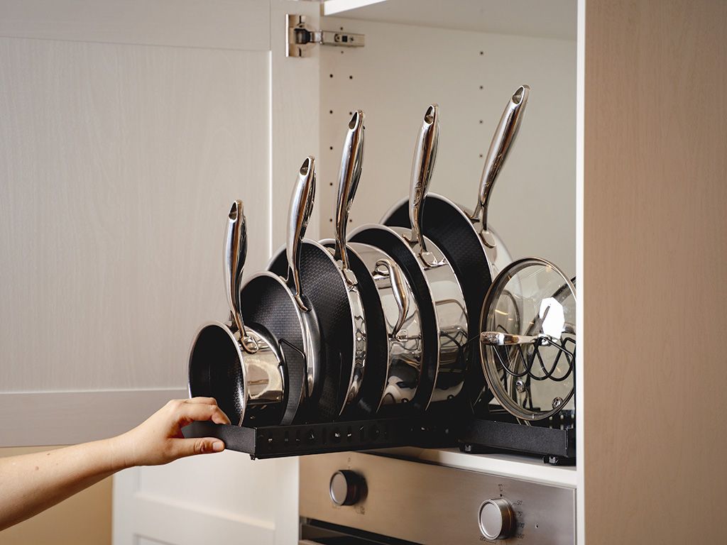 PULL-OUT PAN ORGANIZER – ONYXCOOKWARE DE