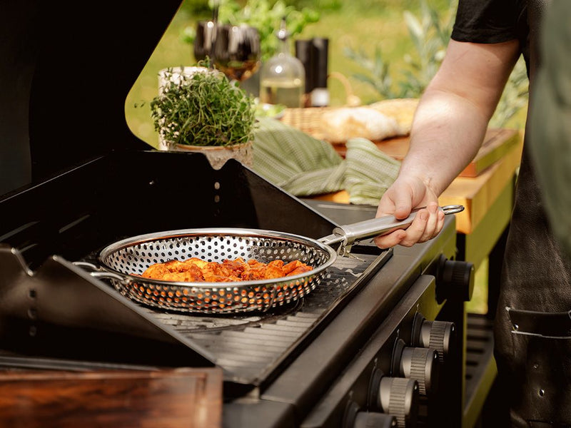 BBQ-GRILLPFANNE MIT ABNEHMBAREM GRIFF 28 CM